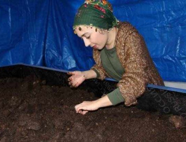 3 milyon solucanla gübre üreten çiftçi kadın